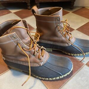 Like New - L.L. Bean - Men’s Size 8 - Classic Bean Boot - Worn 3 Times